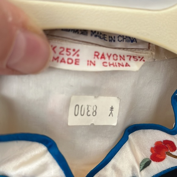 Stunning Silk/Rayon Kimono - Picture 6 of 7